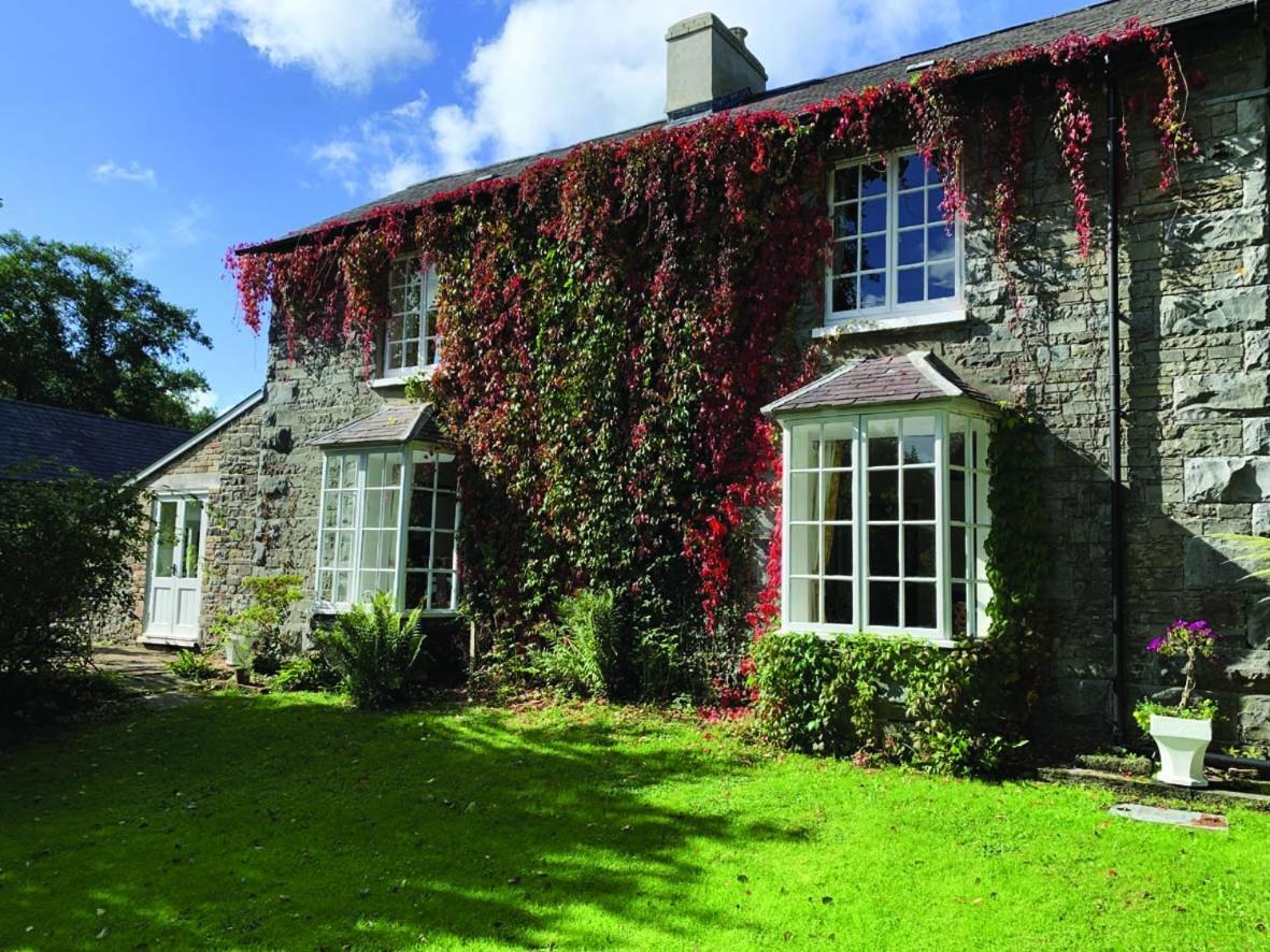 Pontyclerc Farm House Bed And Breakfast Ammanford Exteriör bild