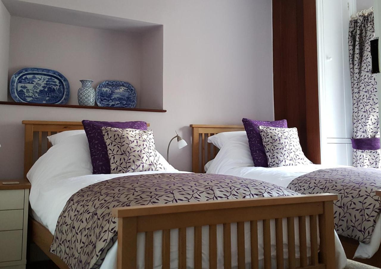 Pontyclerc Farm House Bed And Breakfast Ammanford Exteriör bild