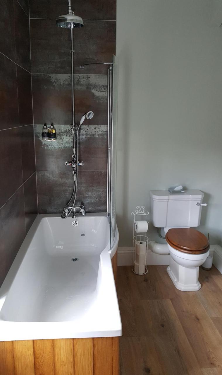 Pontyclerc Farm House Bed And Breakfast Ammanford Exteriör bild