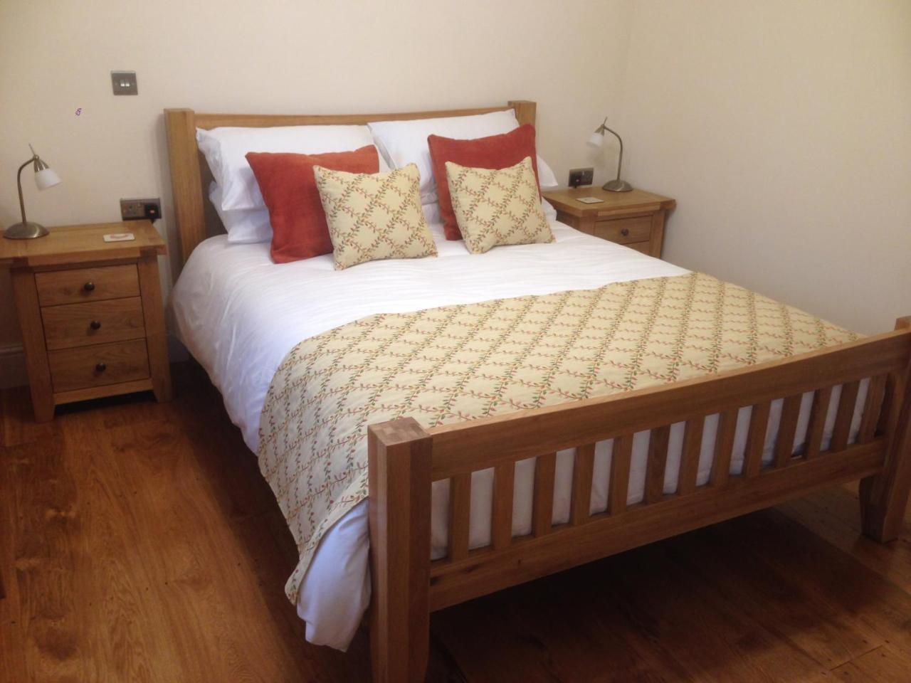 Pontyclerc Farm House Bed And Breakfast Ammanford Exteriör bild