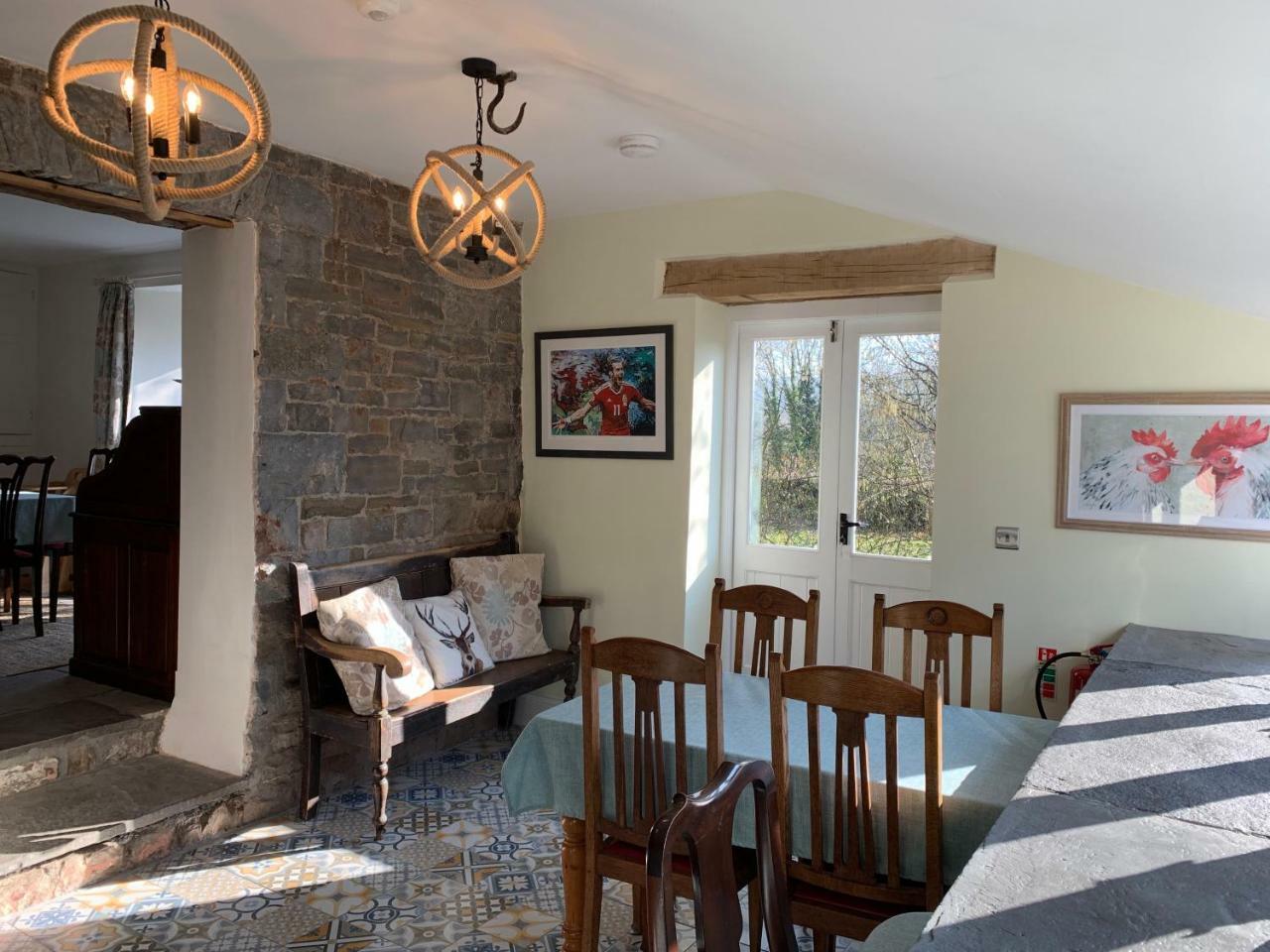 Pontyclerc Farm House Bed And Breakfast Ammanford Exteriör bild