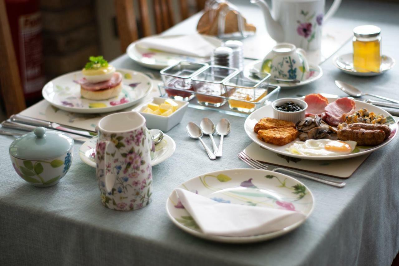 Pontyclerc Farm House Bed And Breakfast Ammanford Exteriör bild